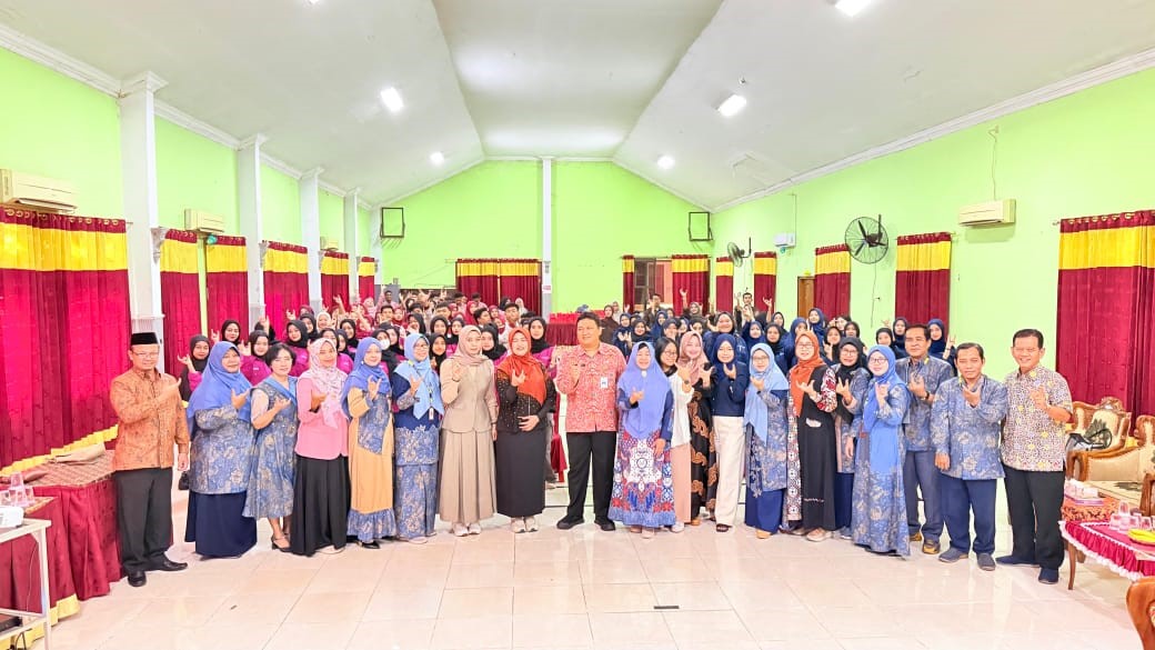 Universitas Bina Sehat PPNI Mojokerto Gelar Roadshow Edukasi Hari HIV AIDS Sedunia